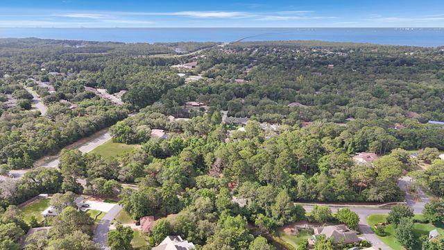 4524 Woodlands Drive, Niceville, FL 32578
