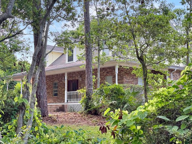 4524 Woodlands Drive, Niceville, FL 32578