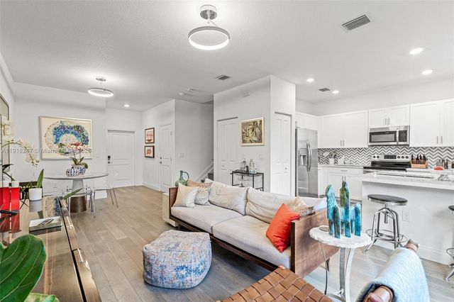 245 NE 210th St, Miami, FL 33179