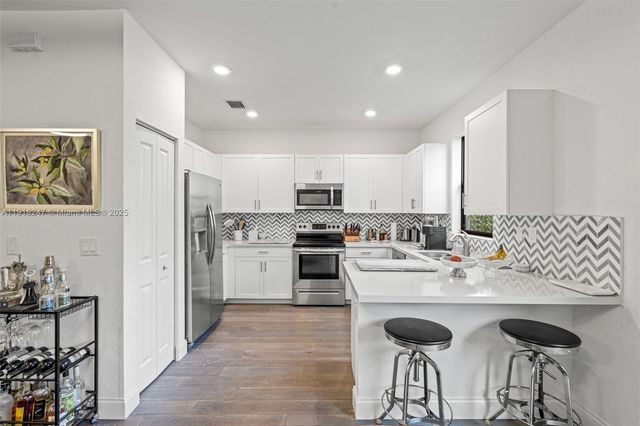 245 NE 210th St, Miami, FL 33179