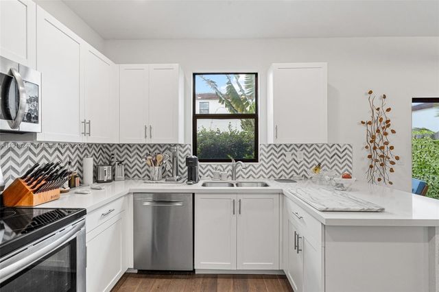 245 NE 210th St, Miami, FL 33179