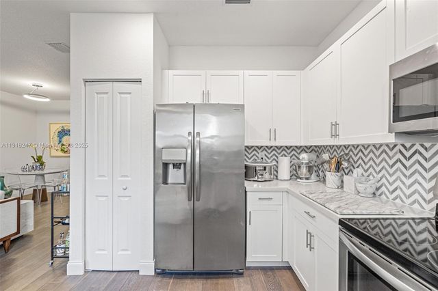 245 NE 210th St, Miami, FL 33179