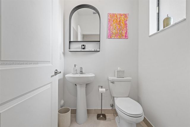 245 NE 210th St, Miami, FL 33179