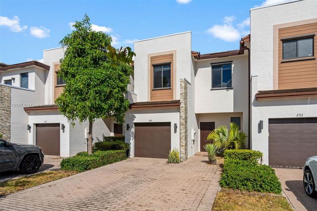 245 NE 210th St, Miami, FL 33179