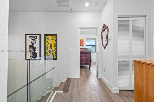 245 NE 210th St, Miami, FL 33179