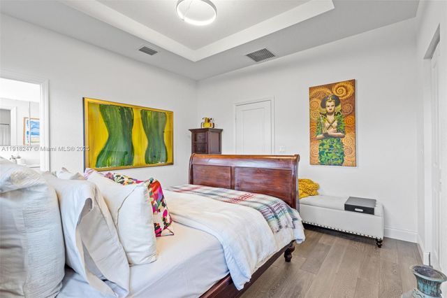 245 NE 210th St, Miami, FL 33179