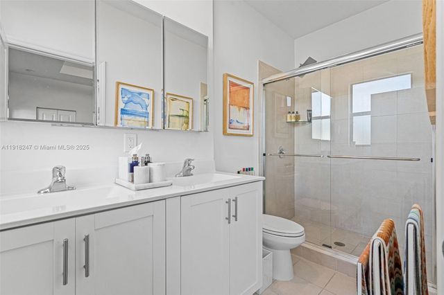 245 NE 210th St, Miami, FL 33179