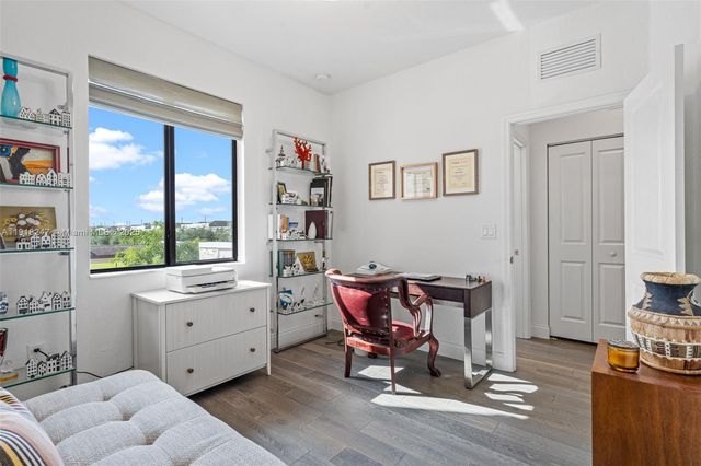 245 NE 210th St, Miami, FL 33179