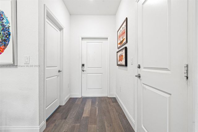 245 NE 210th St, Miami, FL 33179