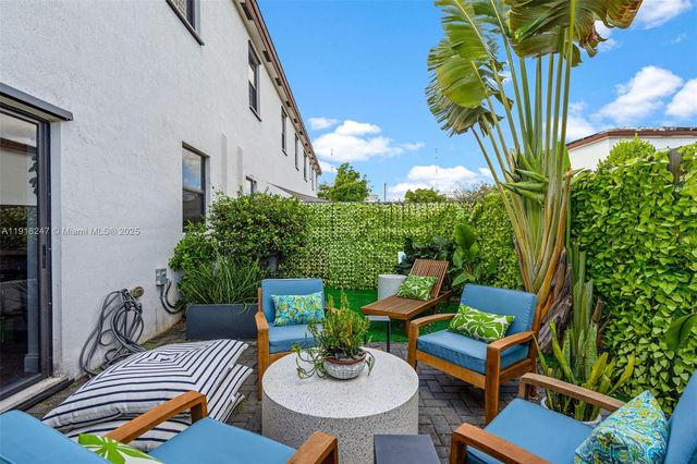 245 NE 210th St, Miami, FL 33179