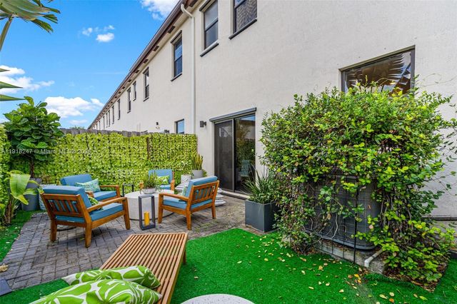 245 NE 210th St, Miami, FL 33179