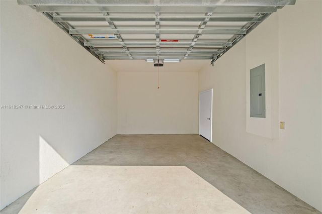 245 NE 210th St, Miami, FL 33179