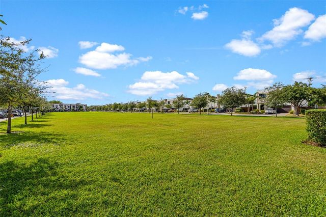 245 NE 210th St, Miami, FL 33179