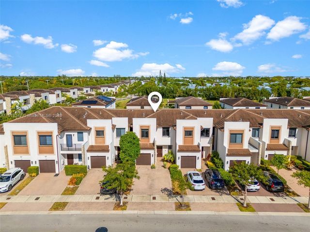 245 NE 210th St, Miami, FL 33179