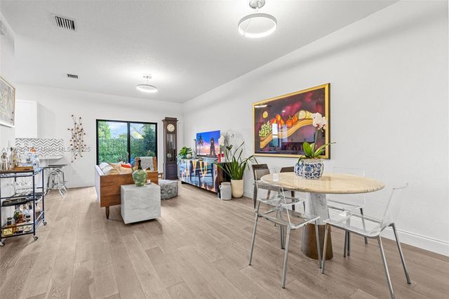 245 NE 210th St, Miami, FL 33179