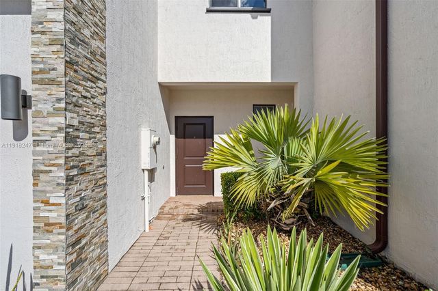 245 NE 210th St, Miami, FL 33179