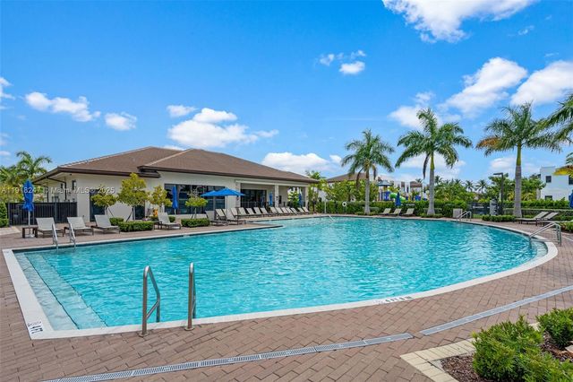 245 NE 210th St, Miami, FL 33179