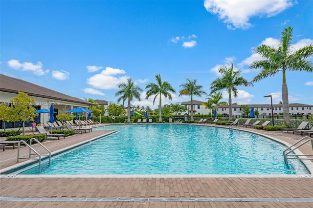 245 NE 210th St, Miami, FL 33179