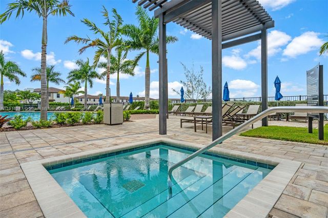 245 NE 210th St, Miami, FL 33179