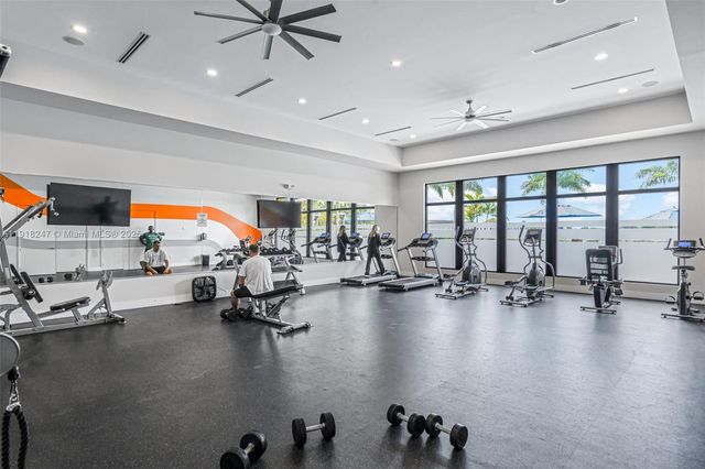 245 NE 210th St, Miami, FL 33179