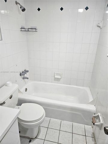 2041 NW 81st Ave 411, Pembroke Pines, FL 33024