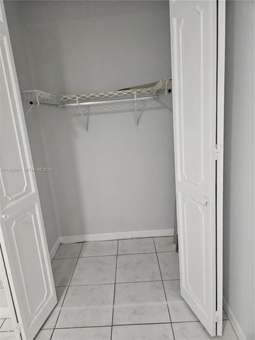 2041 NW 81st Ave 411, Pembroke Pines, FL 33024