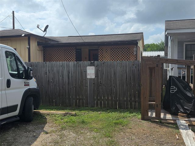 1028 Baker Avenue, Bacliff, TX 77518
