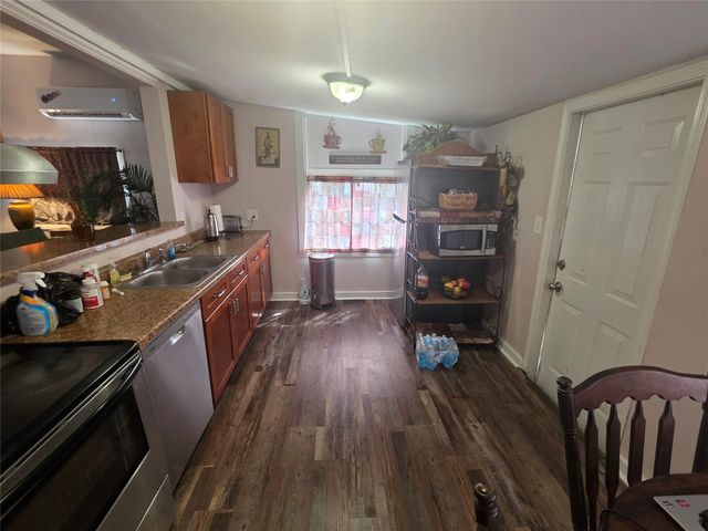 1028 Baker Avenue, Bacliff, TX 77518