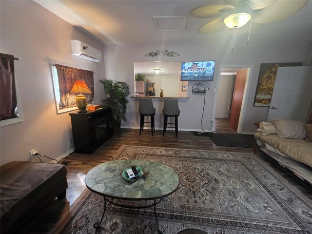 1028 Baker Avenue, Bacliff, TX 77518