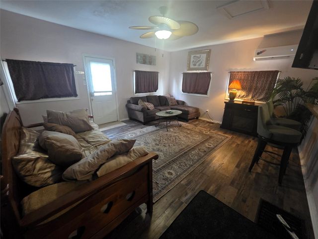 1028 Baker Avenue, Bacliff, TX 77518