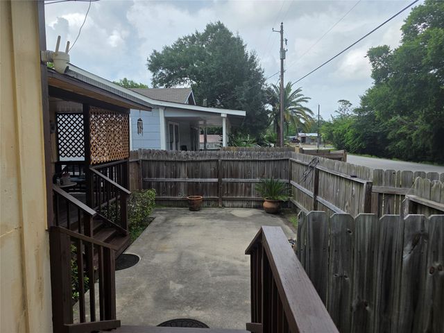 1028 Baker Avenue, Bacliff, TX 77518