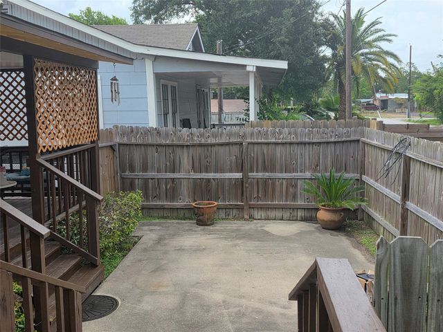 1028 Baker Avenue, Bacliff, TX 77518