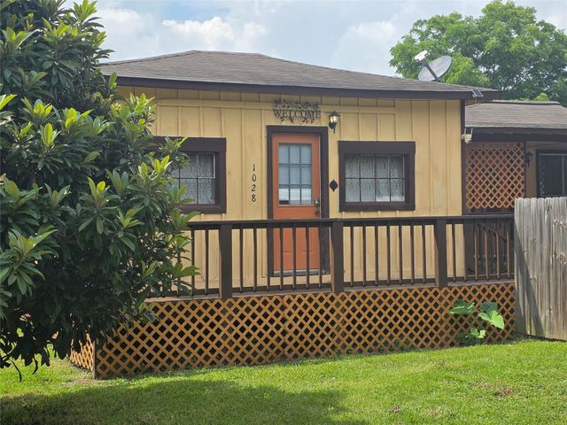 1028 Baker Avenue, Bacliff, TX 77518