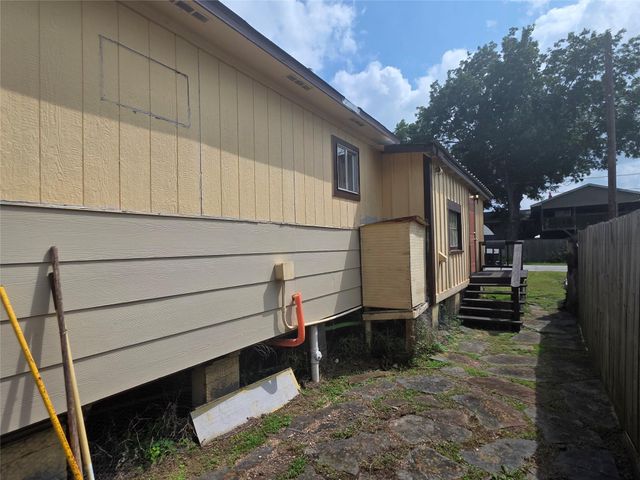 1028 Baker Avenue, Bacliff, TX 77518
