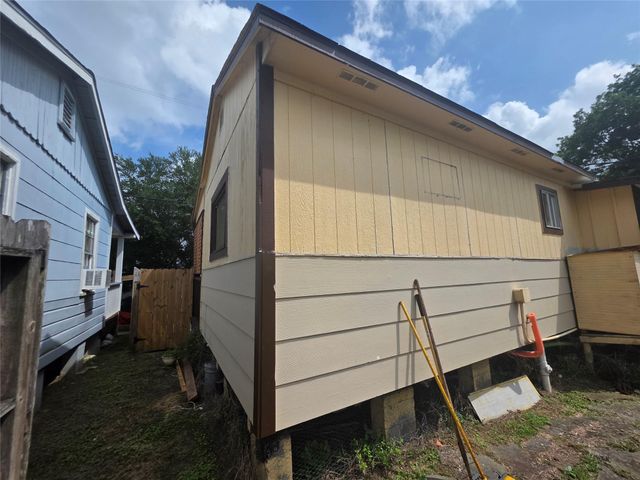 1028 Baker Avenue, Bacliff, TX 77518