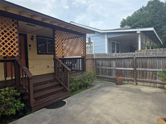 1028 Baker Avenue, Bacliff, TX 77518