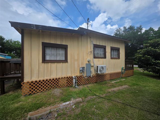 1028 Baker Avenue, Bacliff, TX 77518
