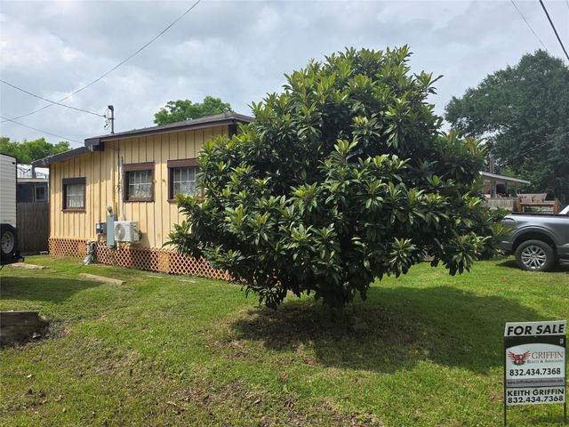 1028 Baker Avenue, Bacliff, TX 77518