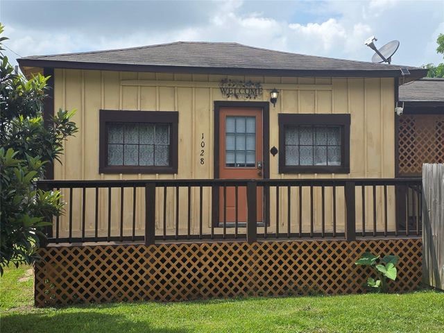 1028 Baker Avenue, Bacliff, TX 77518
