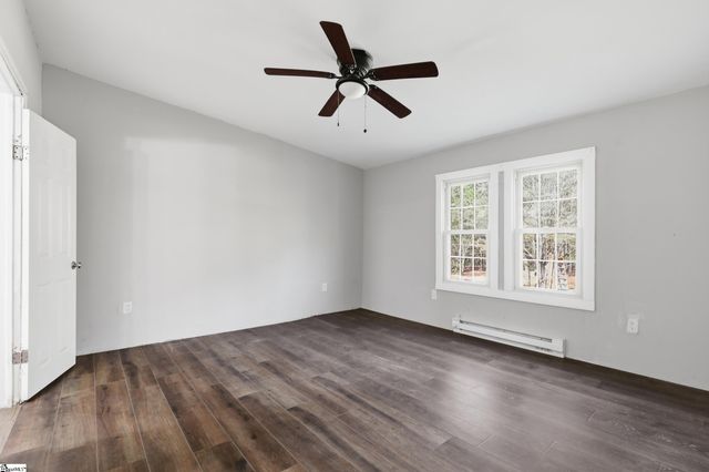88 Deer Valley Road, Laurens, SC 29360
