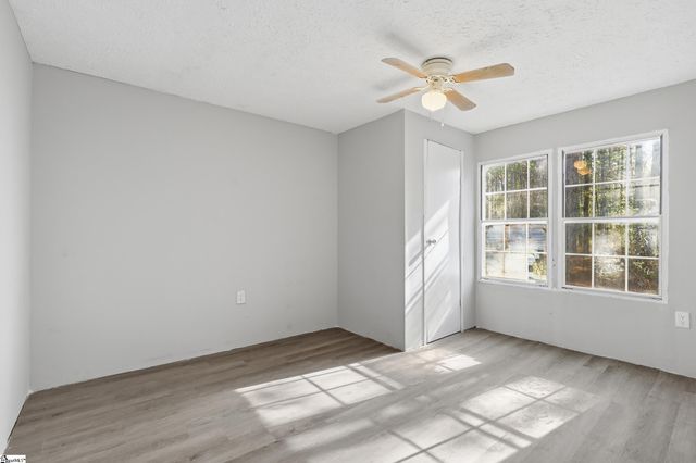 88 Deer Valley Road, Laurens, SC 29360