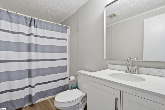 88 Deer Valley Road, Laurens, SC 29360