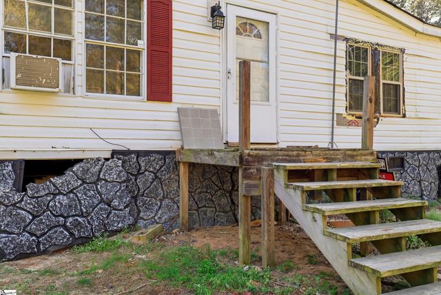 88 Deer Valley Road, Laurens, SC 29360