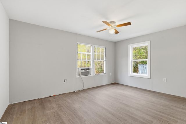 88 Deer Valley Road, Laurens, SC 29360