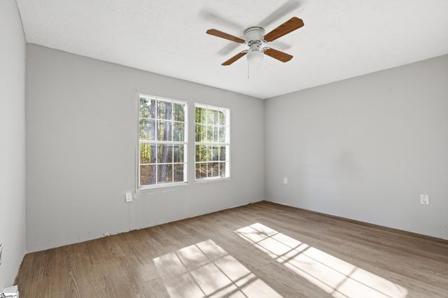 88 Deer Valley Road, Laurens, SC 29360