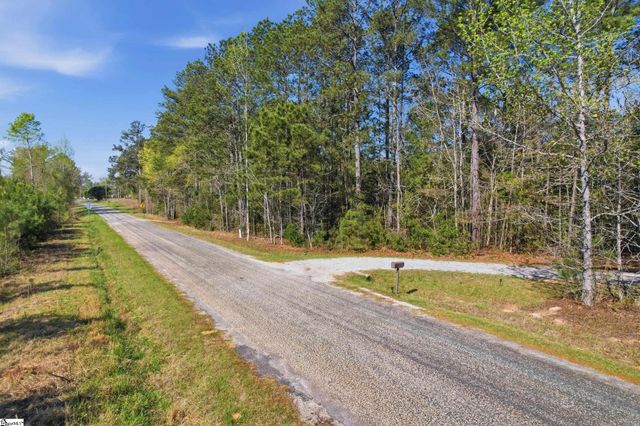 88 Deer Valley Road, Laurens, SC 29360