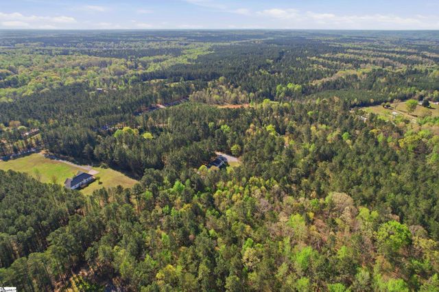 88 Deer Valley Road, Laurens, SC 29360