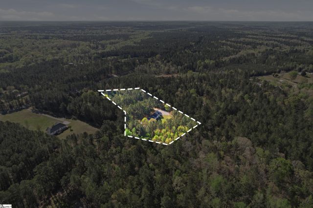 88 Deer Valley Road, Laurens, SC 29360