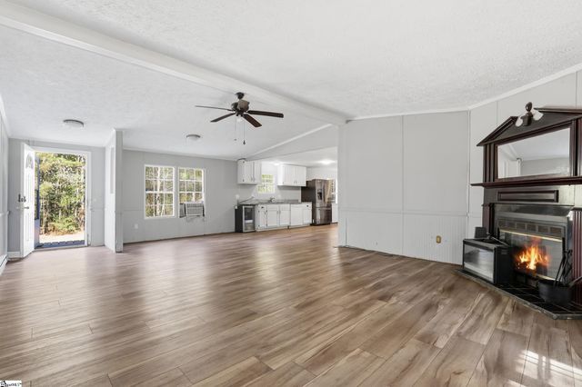 88 Deer Valley Road, Laurens, SC 29360