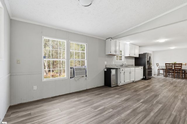 88 Deer Valley Road, Laurens, SC 29360